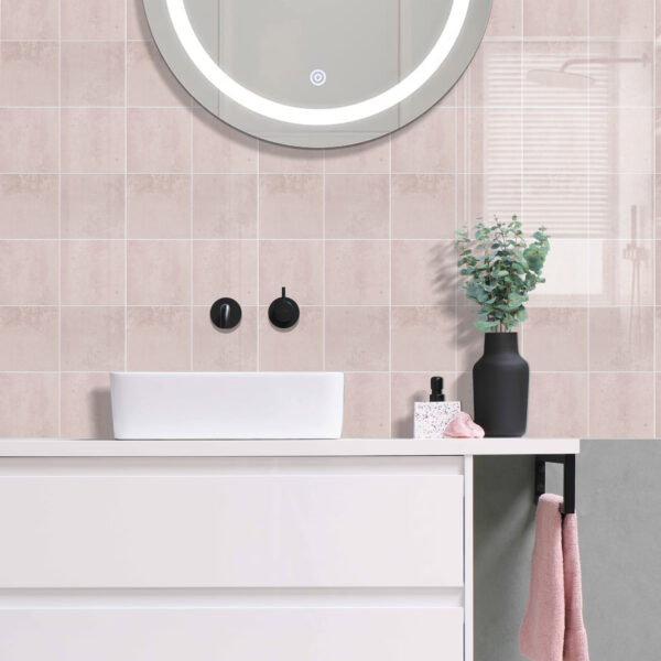 wandtegels roze badkamer