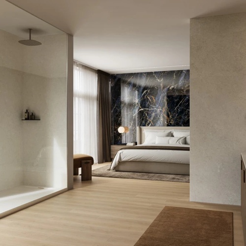 Badkamer tegels zandkleur in een inloopdouche met glazen wand