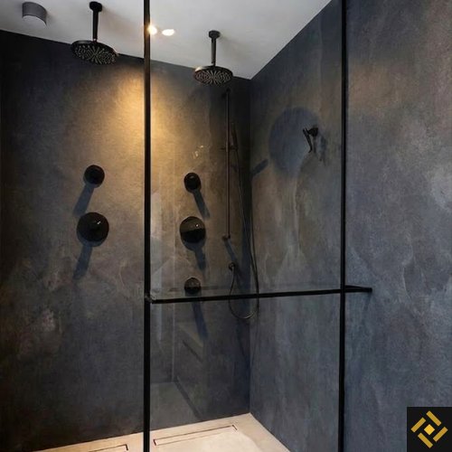 Badkamer wandpanelen in zwarte kalksteenlook in de douche